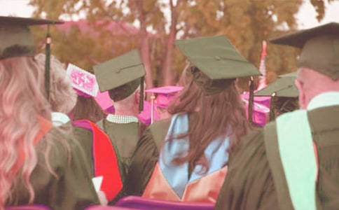 大學(xué)畢業(yè)生的自我鑒定模板匯編5篇