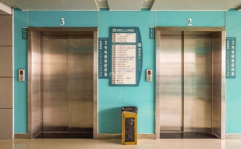 ��ݹ����ƶ�