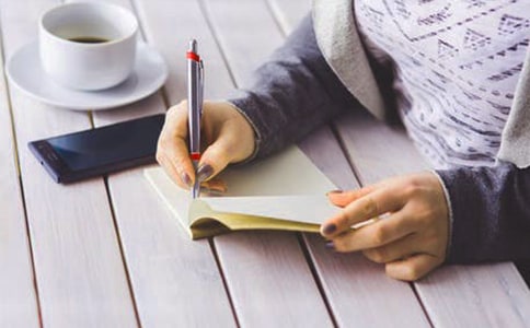 《窗邊明月》讀后感