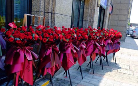 �cף�_�I(y��)�R�~