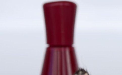 皮膚黑涂什么口紅好看 黑妹子的美唇技巧