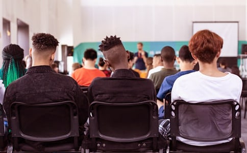 ������W��Ո����