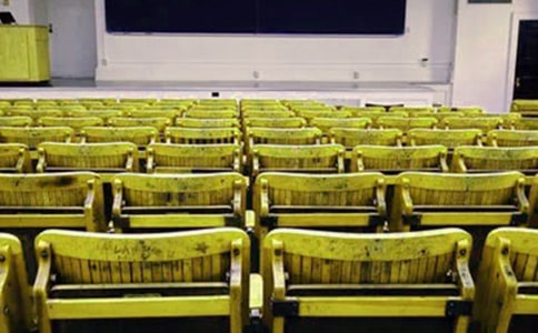 ���oĸУ��һ����