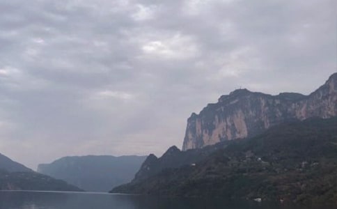 ���{���֮������