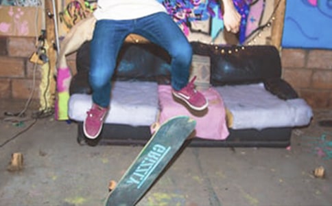 �x������S��?z��)������ĵ?/></p>
<p>������µġ�����S�صğ������������ČW(xu��)ʷ�ϵ�������������18���o(j��)�ĸ��֮���Գɞ�һ��������������������Ϥ�����Եı�����������ЩԒ��������҂���Ȼ�кܶ��ָ��(d��o)���x��</p><p>�����ڡ�����S�صğ������������˹����������R�ஔ(d��ng)���ҡ��ഺ�������������������Ė|�����������ɶ��������ɶ�����������Ҳ��Ը�ŗ��Լ��������׷�󡣶��@�N�rֵĿ��(bi��o)��Ό��F(xi��n)������(d��ng)Ȼ������ͨ�^����������`�����������\��������ֻ����һö��С�����o�����������ֻ���x��ۂ���ĵ������������ڻ��S����l(f��)���еĿ��������@�����x���f�@���H�H�������Ă��˱�����Ҳ�������r���ı�����</p><p>�����ж�Ԓ׌��ӡ����̣��������@�˰�����һ�N�T����Թ��؟(z��)�Ĺ������������H�۵������������㱣�C����һ�����Ÿ������^���������ǘ����������\�ӽo�҂���һ�c��ʹ���Á�����(f��)�׽���ζ����Ҫ������ǰ���^ȥ�˾�׌���^ȥ���ǵ��������ѣ��\�������f����Ҫ�Ǜ]��]�˵��\��������ȥ�Q����ʹ��Ļؑ�...�ϵ۲�֪����ʲô��������@������...�����Ƕ࿼�]���]��ΰ��^��ǰ��Ԓ�����g��ʹ�౾���͕���һЩ�������@һ�ν�ʾ������һ����ı��|(zh��)���˺�������Թ��؟(z��)��ϲ�g�׽�ʹ�ࡣ�����ǂ���(j��ng)�v���^����Ҳ�ǂ��e�۵��^��������Խ�(j��ng)�v����đB(t��i)��ȥ�����������͕��p���S�����ɹ��ǽ�(j��ng)�v��ʧ���ǽ�(j��ng)�v���d�߲���Ҳ�ǽ�(j��ng)�v����������Ҳ�ǽ�(j��ng)�v��ÿ����ֻ�����Լ��Ľ�(j��ng)�v���lҲ���ܴ�����������Ҳ�Ƿe�۵��^�������������^ȥ�ķe�����˂���ϲ�g�옷������ϲ�gʹ�ࡣȻ���옷�����һ�������װl(f��)�]����ʹ�����ˮһ�ӣ������װl(f��)�]��</p><p>�����ܶ����������^ȥ���׽�ʧȥ�Đ����ؑ���(d��ng)�յ��x�ͣ��ں��^ȥ���e�`����һЩ�˄t��δ�������û��(d��n)��δ���Ĳ��_���ԡ������ˁ��v�����������x���ǬF(xi��n)�ڣ�Ҳ���Ǹ�����f����ǰ�������h(yu��n)ֻ�ܺͬF(xi��n)��һ����ʧ���^ȥ�����h(yu��n)ʧȥ��δ����׃���o���������Ҫ����������Ҫ���������Ҹ�ָ��(sh��)����½o�҂��Ľ��h���ǣ��࿼�]���]��ΰ��^��ǰ��</p><div   id=