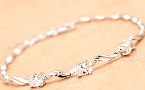 巨蟹女適合戴什么首飾手鏈