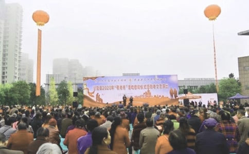 �^���o(j��)���(zh��n)����80������ˇ�ݳ��иУ�ͨ��20ƪ��